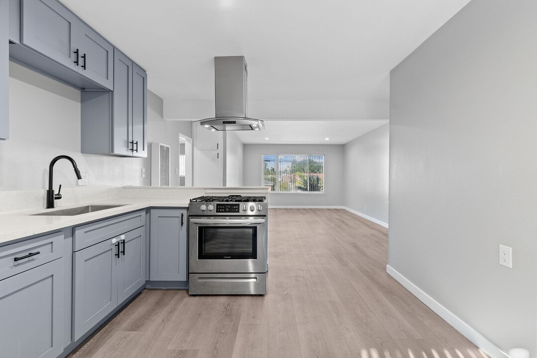 10442 Lampson Ave in Garden Grove, CA - Building Photo