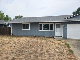 1030 45th Ave NE in Salem, OR - Building Photo