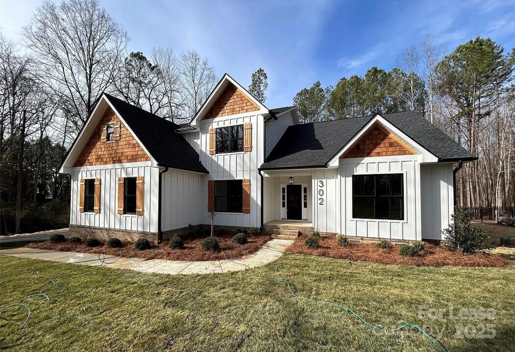 302 Lester Davis Rd in Waxhaw, NC - Building Photo