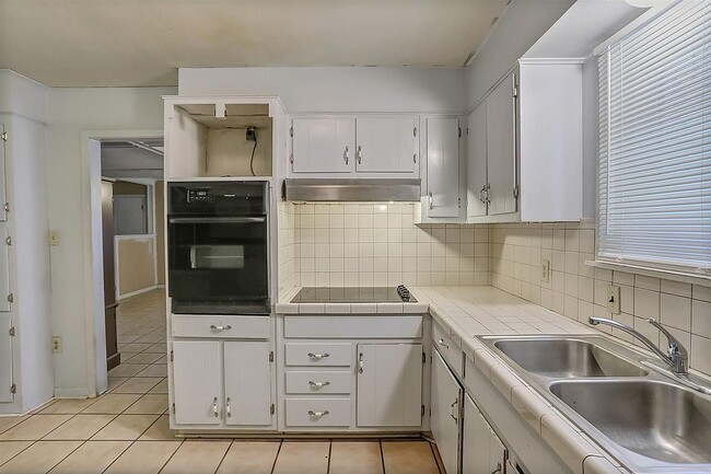 property at 1403 Tanglewood Dr