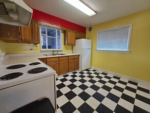 1004 Knight St in Miles City, MT - Building Photo - Building Photo