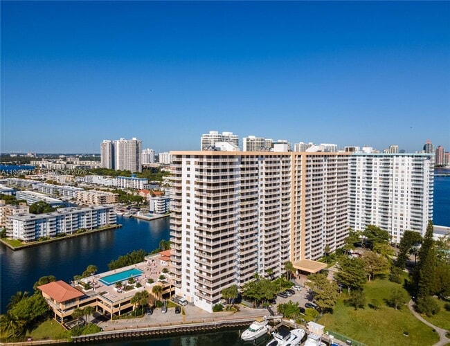 290 174th St in Sunny Isles Beach, FL - Building Photo - Building Photo