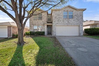 1049 Triple Crown Dr in Fort Worth, TX - Building Photo - Building Photo