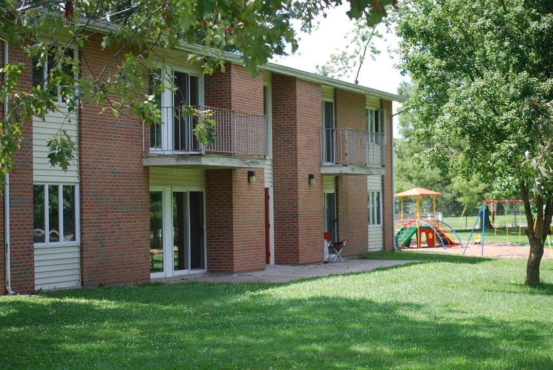 Evergreen Terrace in Carbondale, IL - Building Photo