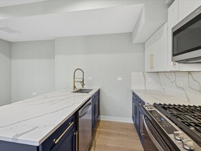 2818 W Fletcher St in Chicago, IL - Foto de edificio - Building Photo