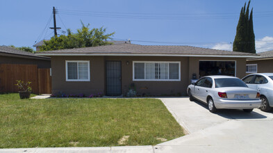 5582 Newman St in Cypress, CA - Building Photo - Building Photo