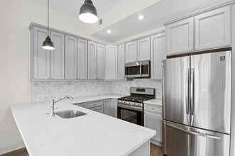 240 W Tulpehocken St, Unit 2 in Philadelphia, PA - Building Photo - Building Photo