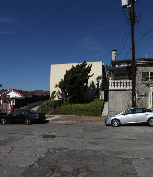 4033 Sunset Dr in Los Angeles, CA - Foto de edificio - Building Photo