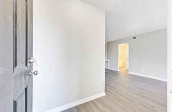 2925 Chatsworth Rd, Unit D in Columbia, SC - Foto de edificio - Building Photo