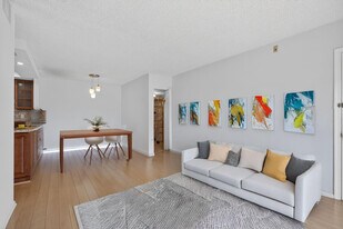 130 Cypress Club Dr in Pompano Beach, FL - Building Photo