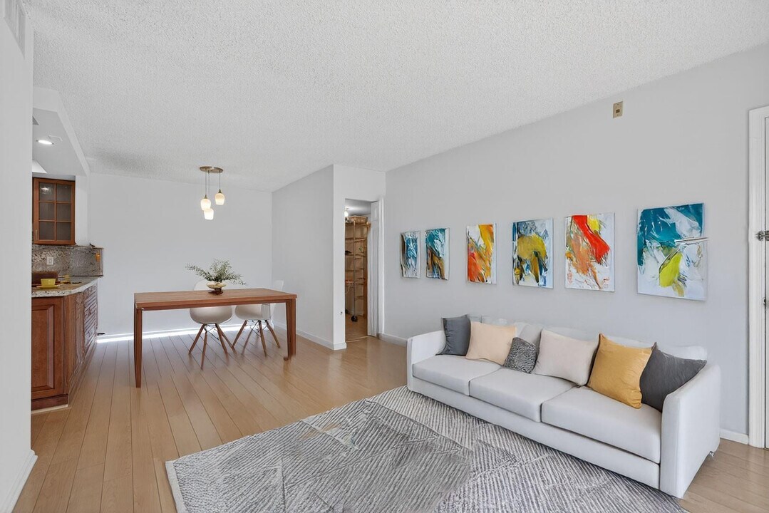 130 Cypress Club Dr in Pompano Beach, FL - Building Photo