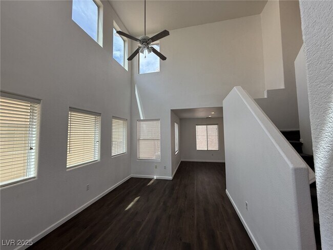 5661 Bonds Flat St in Las Vegas, NV - Foto de edificio - Building Photo