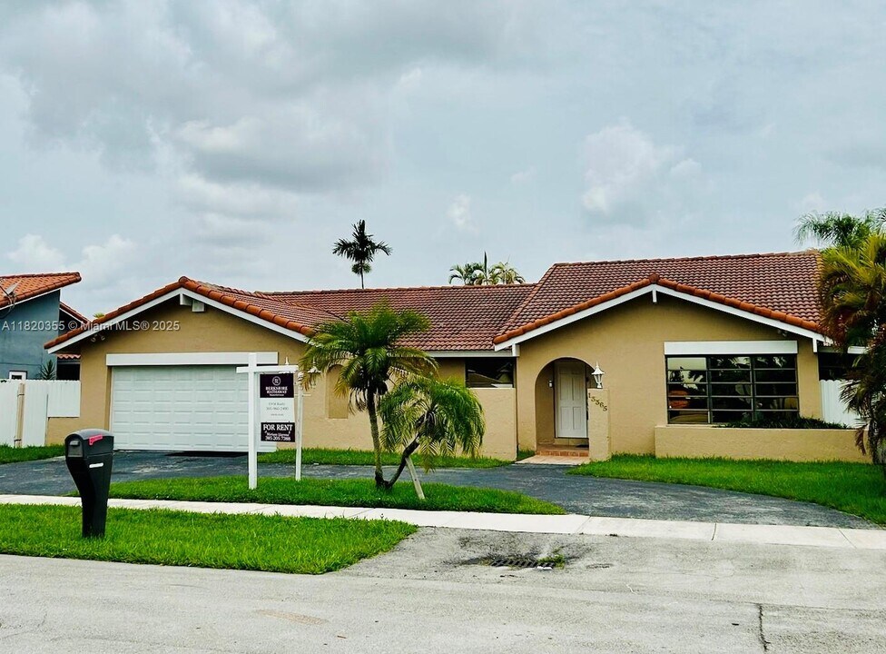 13365 SW 1st Terrace in Miami, FL - Building Photo