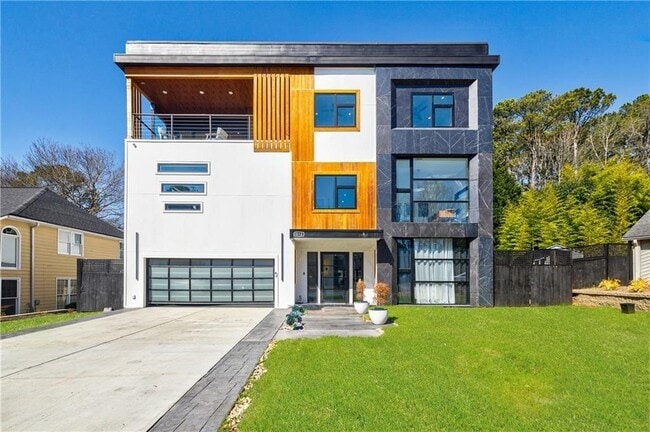 property at 1812 Hunters Glen NE