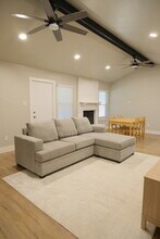 8311 Babe Ruth St in San Antonio, TX - Foto de edificio - Building Photo