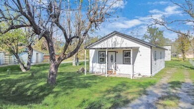 614 Koym St in East Bernard, TX - Building Photo - Building Photo