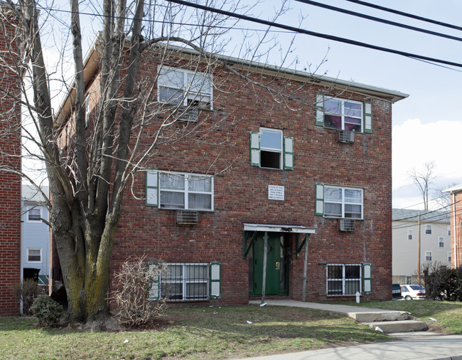 749 Grove St in Irvington, NJ - Foto de edificio - Building Photo