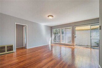 3388 Rosewood Ave in Los Angeles, CA - Building Photo - Building Photo