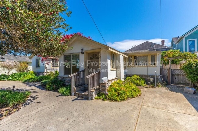 227 18th St in Pacific Grove, CA - Building Photo - Building Photo