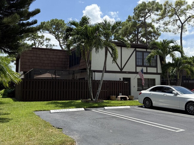 122 Weybridge Cir