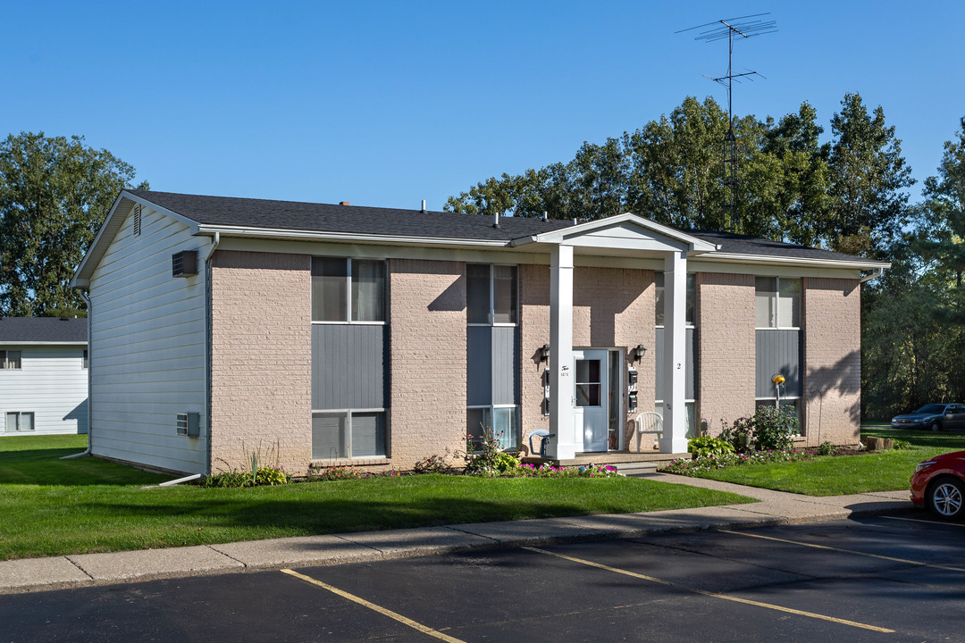 Brady Apartments in Swartz Creek, MI - Building Photo