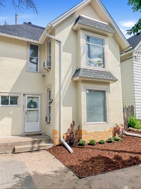 property at 823-18 1/2 18 1/2 Ave NE