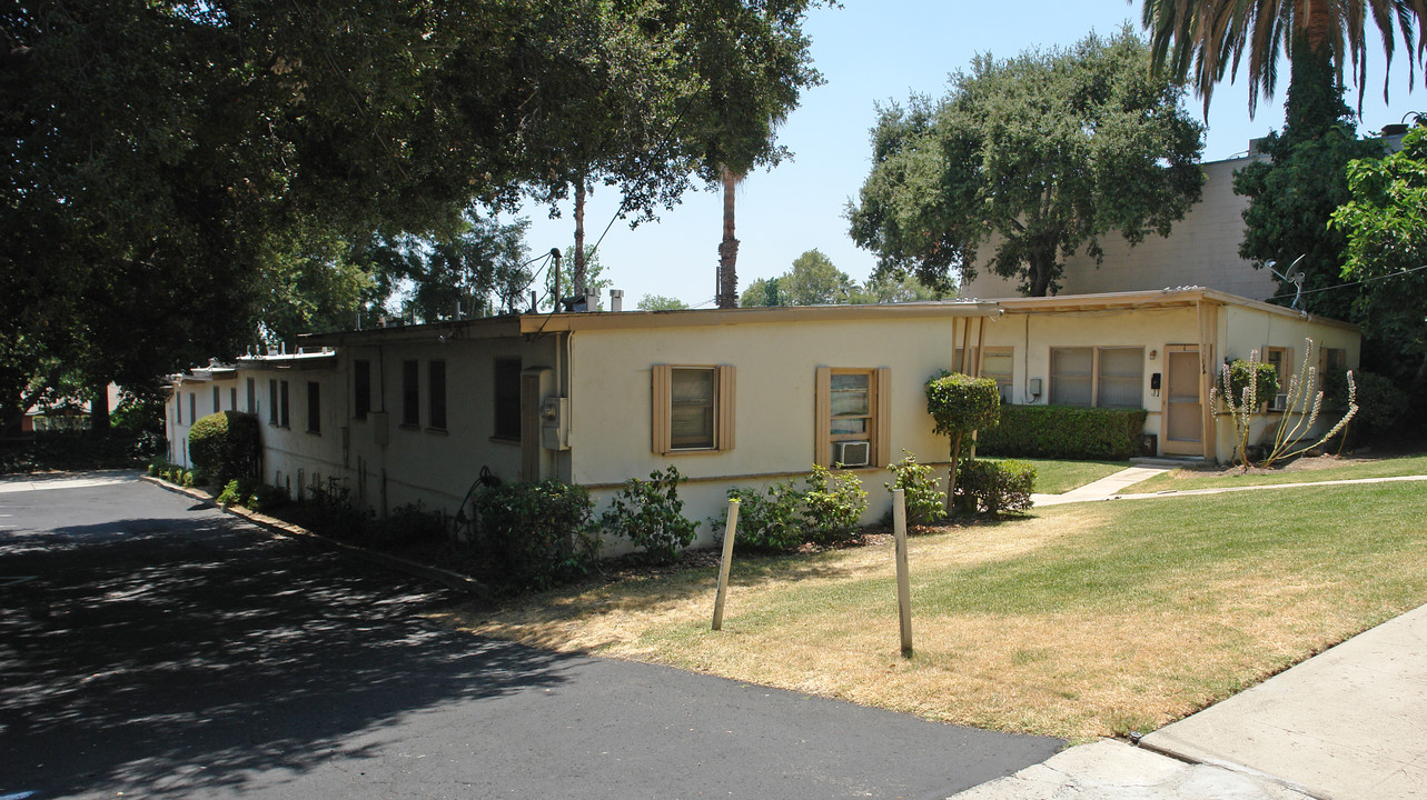 174 Montecito Ave in Sierra Madre, CA - Building Photo