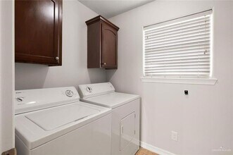 115 S 48th Ln in McAllen, TX - Foto de edificio - Building Photo