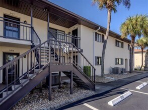 361 Airport Ave E in Venice, FL - Building Photo - Building Photo