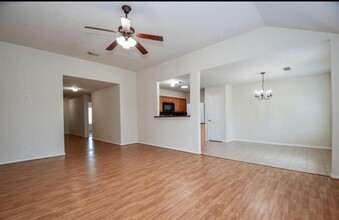 6826 Metro Blvd in Houston, TX - Building Photo - Building Photo