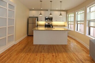 525 W Cornelia in Chicago, IL - Building Photo - Building Photo