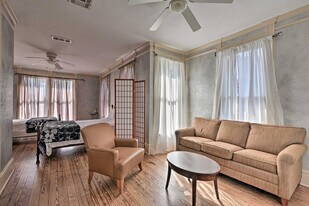 2901 Broadway Avenue J in Galveston, TX - Building Photo