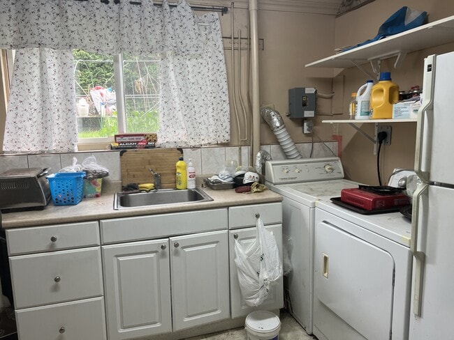 4849 Harken Dr in Burnaby, BC - Building Photo - Building Photo