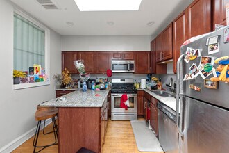 1545 W Addison St, Unit # 02 in Chicago, IL - Building Photo - Building Photo