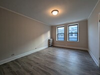 3335 W Diversey Ave, Unit 102 in Chicago, IL - Building Photo - Building Photo