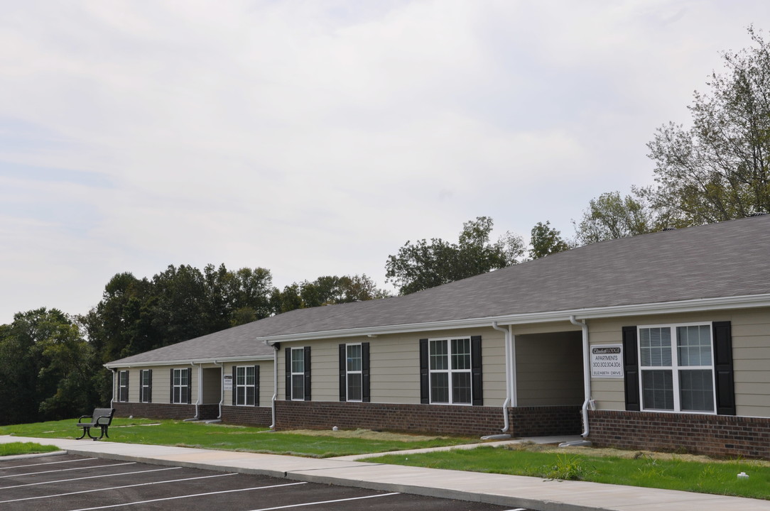 Elizabeth Lodge Apartments in Columbia, KY - Building Photo