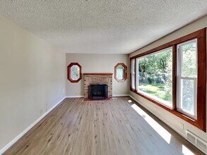 8502 Goodhue St NE in Blaine, MN - Building Photo - Building Photo