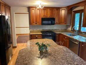 471 Manordale Rd in Pittsburgh, PA - Building Photo - Building Photo