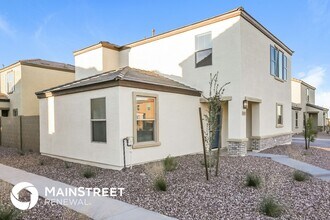 8235 W Albeniz Pl in Phoenix, AZ - Building Photo - Building Photo