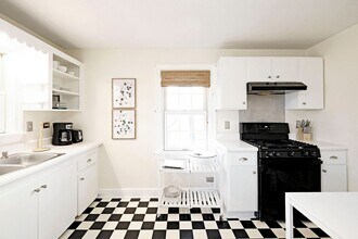 1212 Meriwether St in Charlottesville, VA - Building Photo - Building Photo