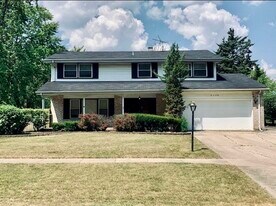 9S174 Nantucket Dr in Darien, IL - Building Photo