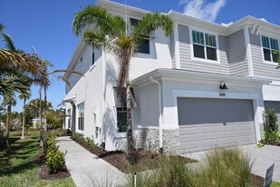 3599 NW Solange Ct in Jensen Beach, FL - Building Photo