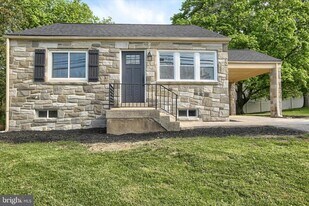 2400 Linglestown Rd in Harrisburg, PA - Building Photo