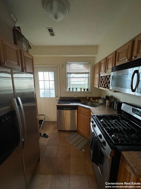 7 Chesterton St, Unit #1 in Boston, MA - Foto de edificio