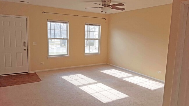 1227 N Village Dr in Round Lake Beach, IL - Building Photo - Building Photo