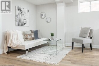 213 Thorner Dr in Hamilton, ON - Building Photo - Building Photo