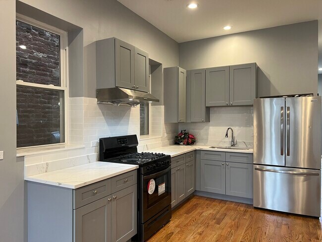 303 W 24th St in Chicago, IL - Building Photo - Building Photo