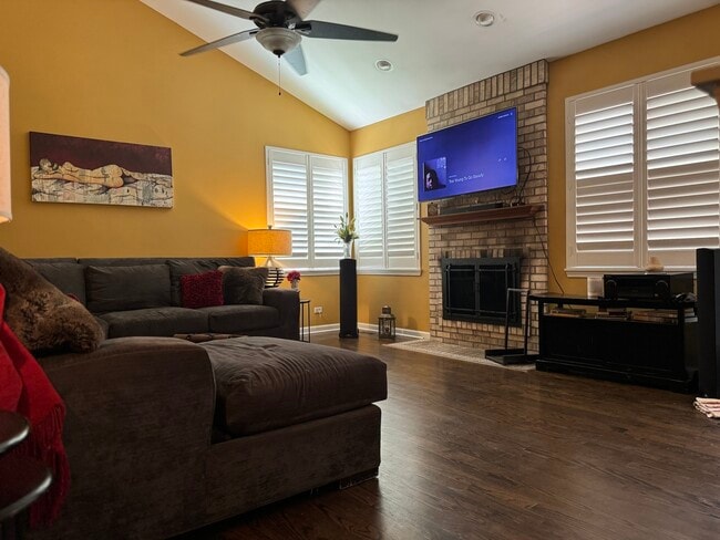 459 Rock Hall Cir in Grayslake, IL - Building Photo - Building Photo