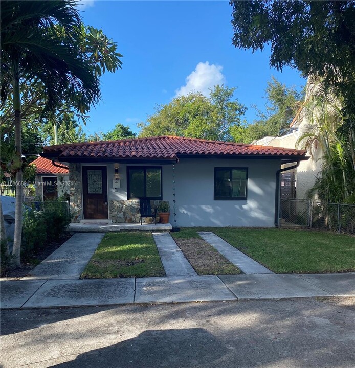 1735 SW 21st Ter in Miami, FL - Building Photo