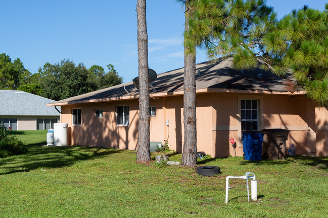 4657-4659 30th St SW in Lehigh Acres, FL - Building Photo - Building Photo